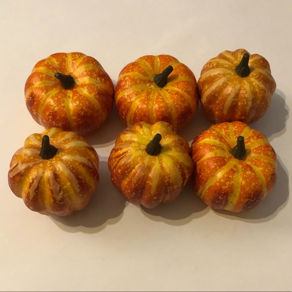 6 PUMPKINS HALLOWEEN DECOR